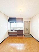 お部屋全体の雰囲気が伝わってきますね！是非家具の配置などイメージしてみて下さい。