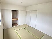 【和室】布団だけでなく大きな荷物の収納にも便利な押入付きの和室5．9帖☆