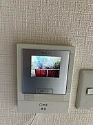 【インターホン】モニター付きインターホンなので、開ける前に来訪者をチェックできます