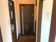 ゆとりのある空間で靴の脱ぎ履きが楽ちんです。