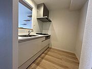 ★カウンター越しに会話が弾む対面式キッチン