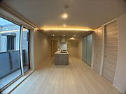 お部屋全体の雰囲気が伝わってきますね！是非家具の配置などイメージしてみて下さい。