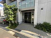 【オートロック】玄関はオートロック＋防犯カメラ設置物件で、高セキュリティシャーメゾンです。