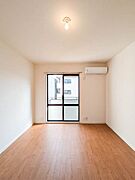 【洋室】独立した洋室で主寝室にお勧めなお部屋です。