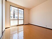 洋室からもバルコニーに出ることができます☆
