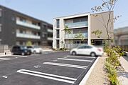 3階建てのべレオ。オートロックは自動ドアを採用。無料ＷｉＦｉ搭載物件です。