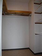 ウォークインクローゼットを採用しております。