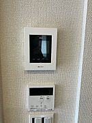 【インターホン】モニター付きインターホンなので、開ける前に来訪者をチェックできます