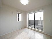 2面採光の明るいお部屋です。