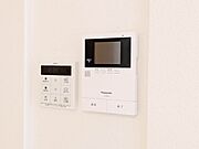 カラーモニター付きインターホンです。お客様を安全に確認できます。
