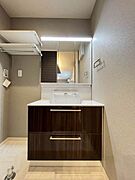 三面鏡にもなる洗面化粧台