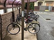 屋根付き駐輪場あります。