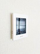 室内から来訪者を確認することができます。