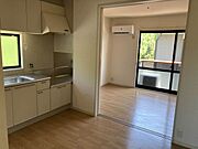 居室とキッチンの間に仕切りがある2Ｋタイプのお部屋です。料理のにおいや煙がベッドにうつる心配がなく、思いっきり自炊を楽しめます。