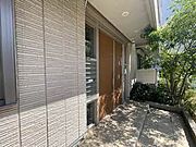 【エントランス】エントランスはオートロック、防犯カメラ採用。防犯面にも配慮してます。