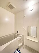 給湯は追焚機能付き。バスとトイレはセパレイトです。