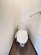 暖房洗浄消臭機能付トイレ。バスとトイレはセパレイトです。
