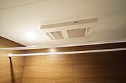夏は涼しく、冬は暖かく、快適なバスタイムを演出、更にちょっとした洗濯物の乾燥もできる浴室乾燥機☆
