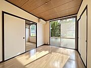 エアコン・収納付きの洋室です。