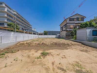 外観:■南側前面道路からの土地写真周辺は第二種住居地域に指定されている住宅街です。 外観:■南側前面道路からの土地写真周辺は第二種住居地域に指定されている住宅街です。