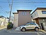 外観：【現地外観写真】北西側・北東側共に前面道路の幅員は約5.0m。角地に位置しておりますので、採光や通風を確保しやすいです。/2026年1月撮影