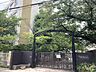 周辺：東山小学校 徒歩8分。 600m