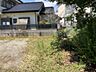 外観：【土地写真】周囲はすでに建物が建っており、実際の採光状況などを考慮してプランニングいただけます。/2026年6月撮影