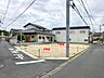 外観：土地面積165.82m2(約50.16坪)。東側・北西側の前面道路に面した角地です。