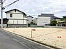 外観：公営水道、都市ガスに対応。戸建て住宅が建ち並ぶ第一種低層住居専用地域内に位置します。