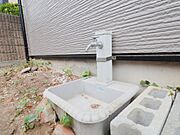 外水栓こざいます。   広々とした延床面積90.05m2の居室空間、更に広さ1坪以上の浴室はゆったり足を伸ばして充実のリラックスタイムを作ります。