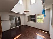 吹き抜けとシャッター雨戸付
