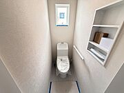2階トイレ　1・2階トイレ付ウォシュレットタイプトイレペーパー置場付