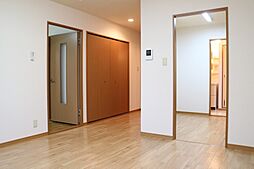 メゾンカーム 105 1階2LDKのリビング/ダイニング