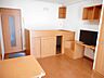 寝室：ハイベッドタイプのお部屋です