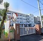 中学校「高崎市立第一中学校まで592m」