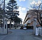 小学校「藤岡市立藤岡第一小学校まで1301m」