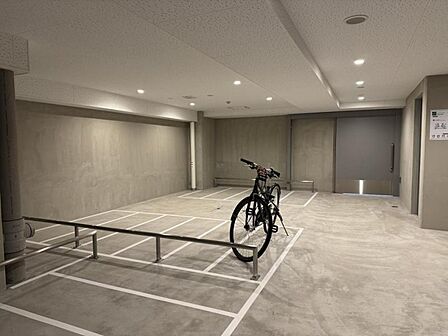 雨・雪から自転車を守れる屋内駐輪場。