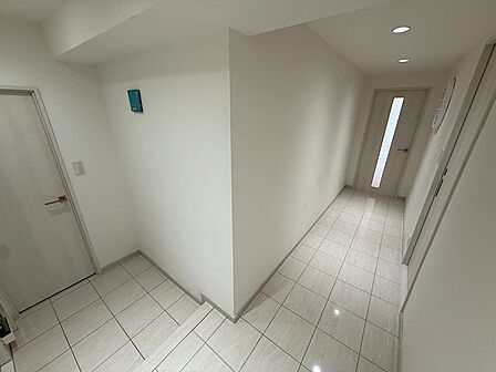 来客時の視線をさりげなく遮る、防犯性と安心感を兼ね備えた設計