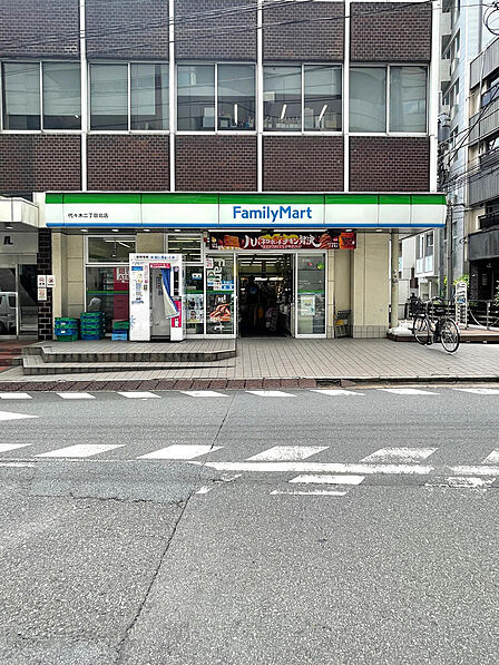 ファミリーマート代々木二丁目北店(徒歩2分、約130m)