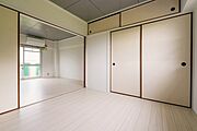 洋室4.5帖｜ドアを開ければ続き間として使用できます