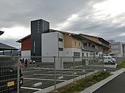 市立高田小学校・・・徒歩14分（約1.1km）／車で約3分