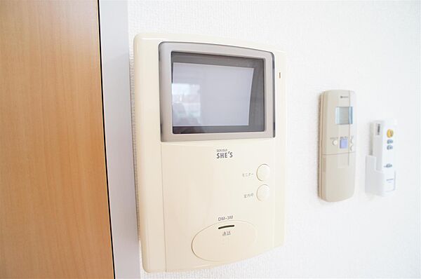 画像15:モニタ付インターホン
