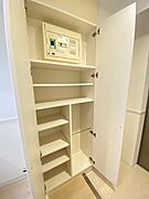 玄関にも収納あります。