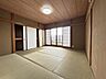 和室：バルコニーに出られる和室