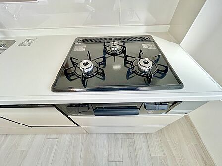 8回建の7階部分で南向き・角部屋になります!フルリノベーション済みでこの度100万値下げ致しました♪ 人気物件ではありますが、まずはご内覧からでも♪お気軽に問合せください!
