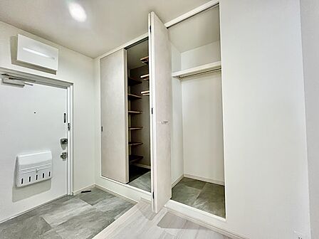 8回建の7階部分で南向き・角部屋になります!フルリノベーション済みでこの度100万値下げ致しました♪ 人気物件ではありますが、まずはご内覧からでも♪お気軽に問合せください!