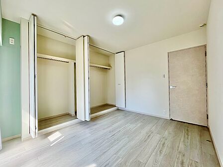 8回建の7階部分で南向き・角部屋になります!フルリノベーション済みでこの度100万値下げ致しました♪ 人気物件ではありますが、まずはご内覧からでも♪お気軽に問合せください!