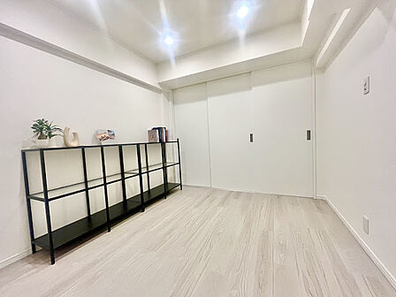 ◎即日案内可能◎日程調整いたします。4.5帖が2部屋と単身世帯・dinks・ファミリー世帯と全ての人に対応できるお部屋で大変人気物件です! ミニバルコニーもあり◎エアコン1台設置済みで初期費用軽減!