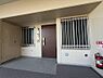 玄関：【充実の室内設備】床暖房や給湯設備、モニター付きインターホンなど、暮らしを快適にする設備が充実♪2026年9月フルリフォーム完成！南東角住戸の明るいお部屋です。ぜひ現地でご確認ください！