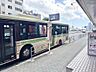 周辺：マンションの目の前にバス停があります